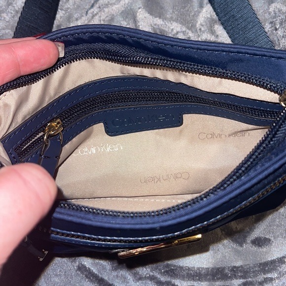 Calvin Klein bag waist belt bag not a shoulder bag - Picture 4 of 6
